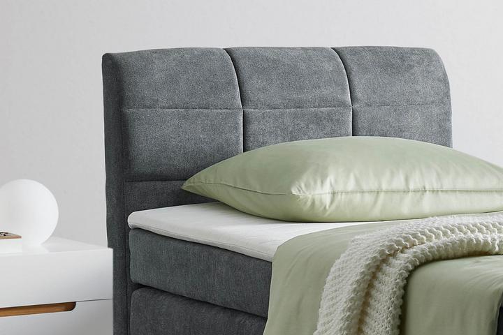 Detailbild Boxspringbett mit gepolstertem Kopfteil