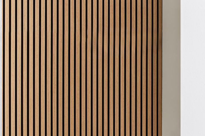 Akustikpaneele Echtholz Eiche furniert und Nachbildung Schwarz Filz