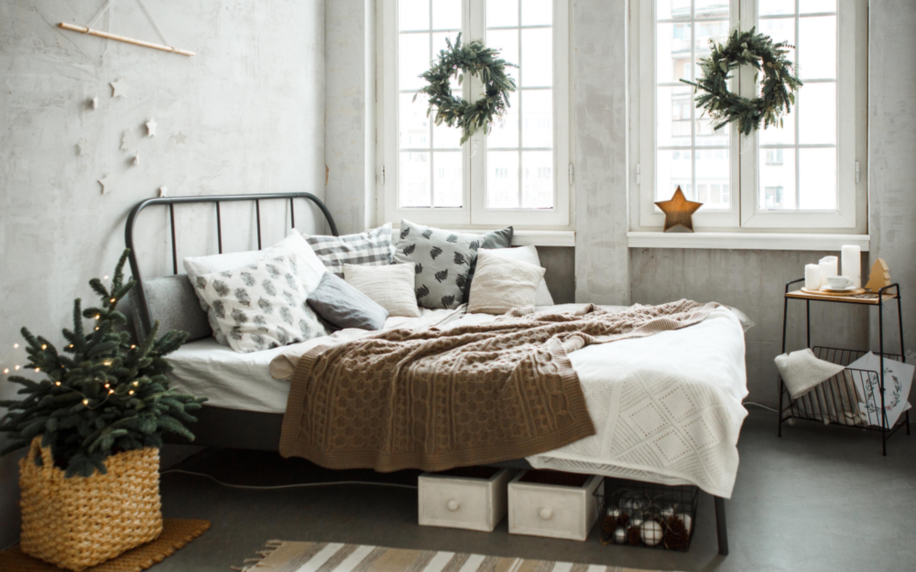 Sypialnia w małym mieszkaniu