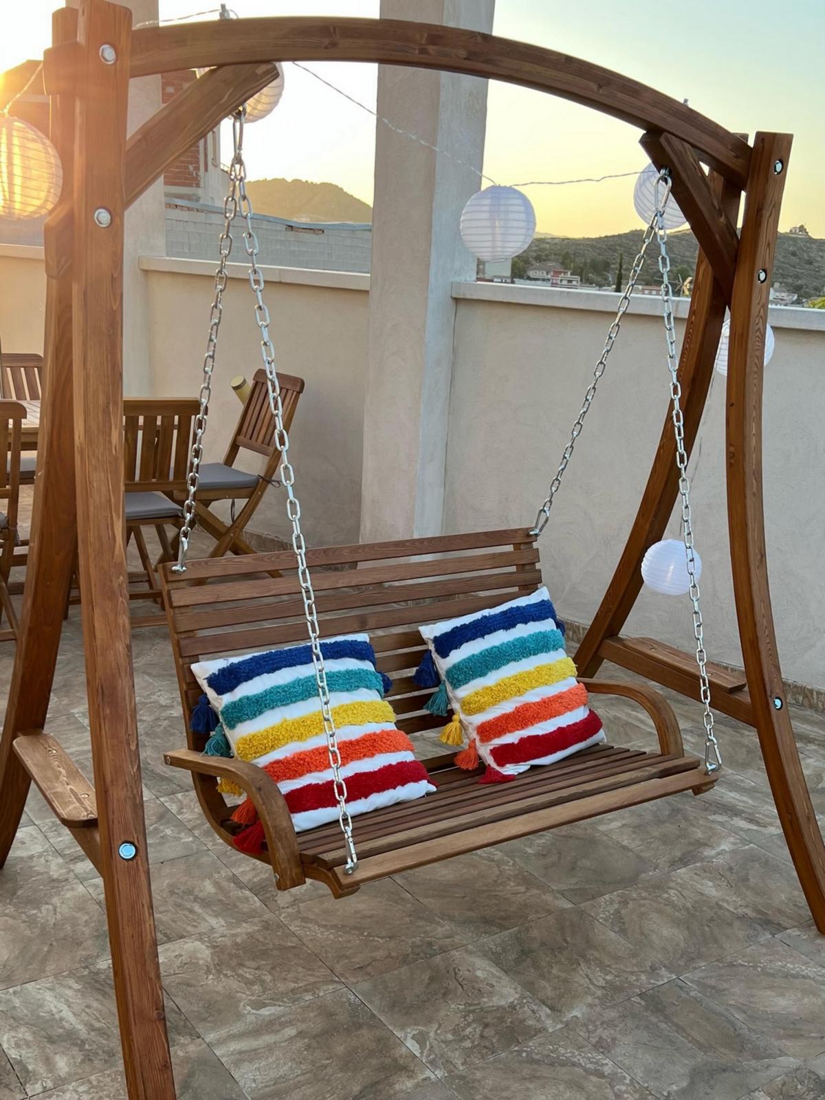 GARTENSCHAUKEL Lärchenholz dunkelbraun Novara - Dunkelbraun, Holz (170/175/128cm) - Beliani