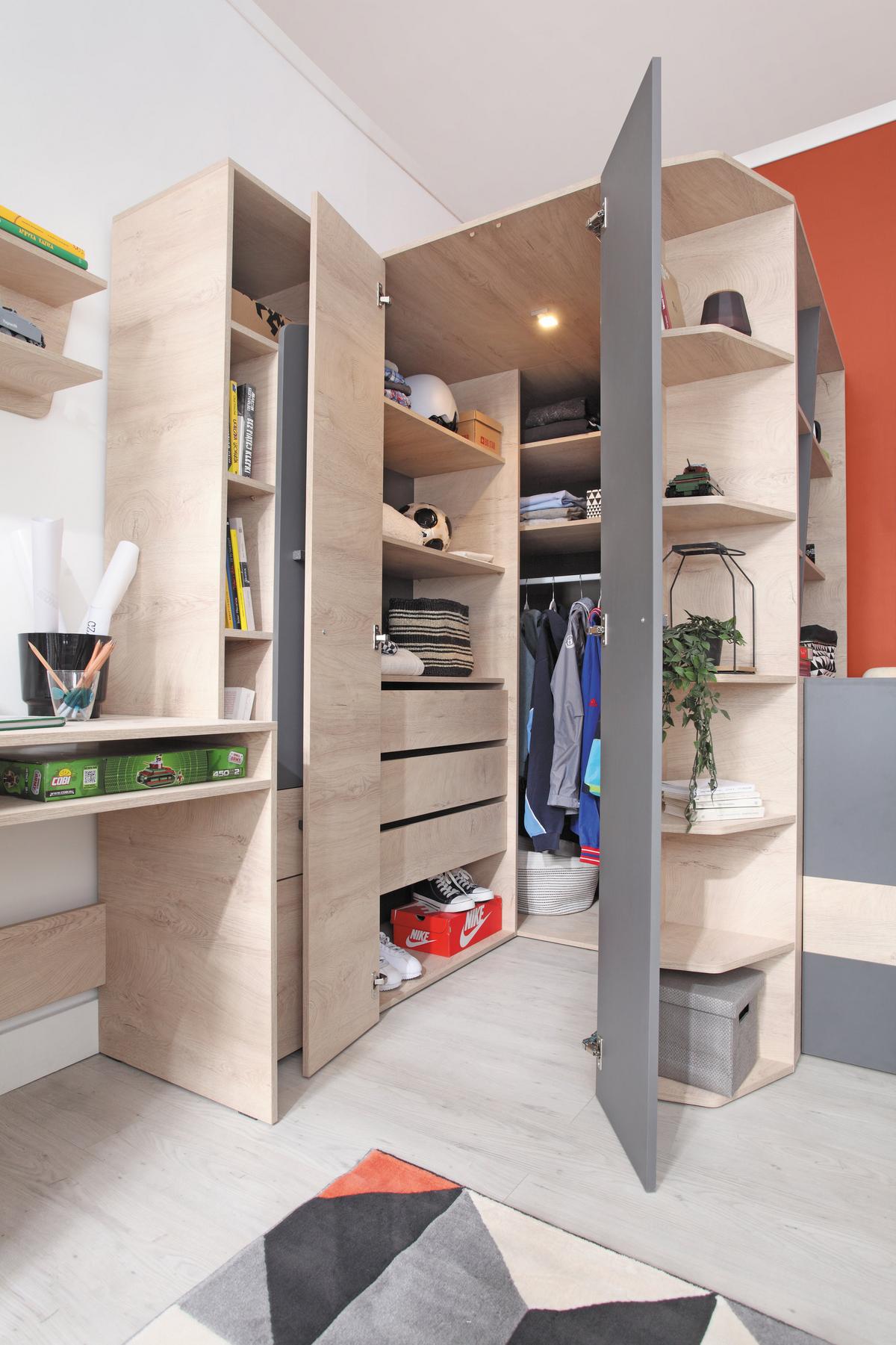 DREHTÜRENSCHRANK RAVENNA 135/190/135cm 2-türig Eichefarben - Eichefarben, Holzwerkstoff (135/190/135cm) - MASSENO