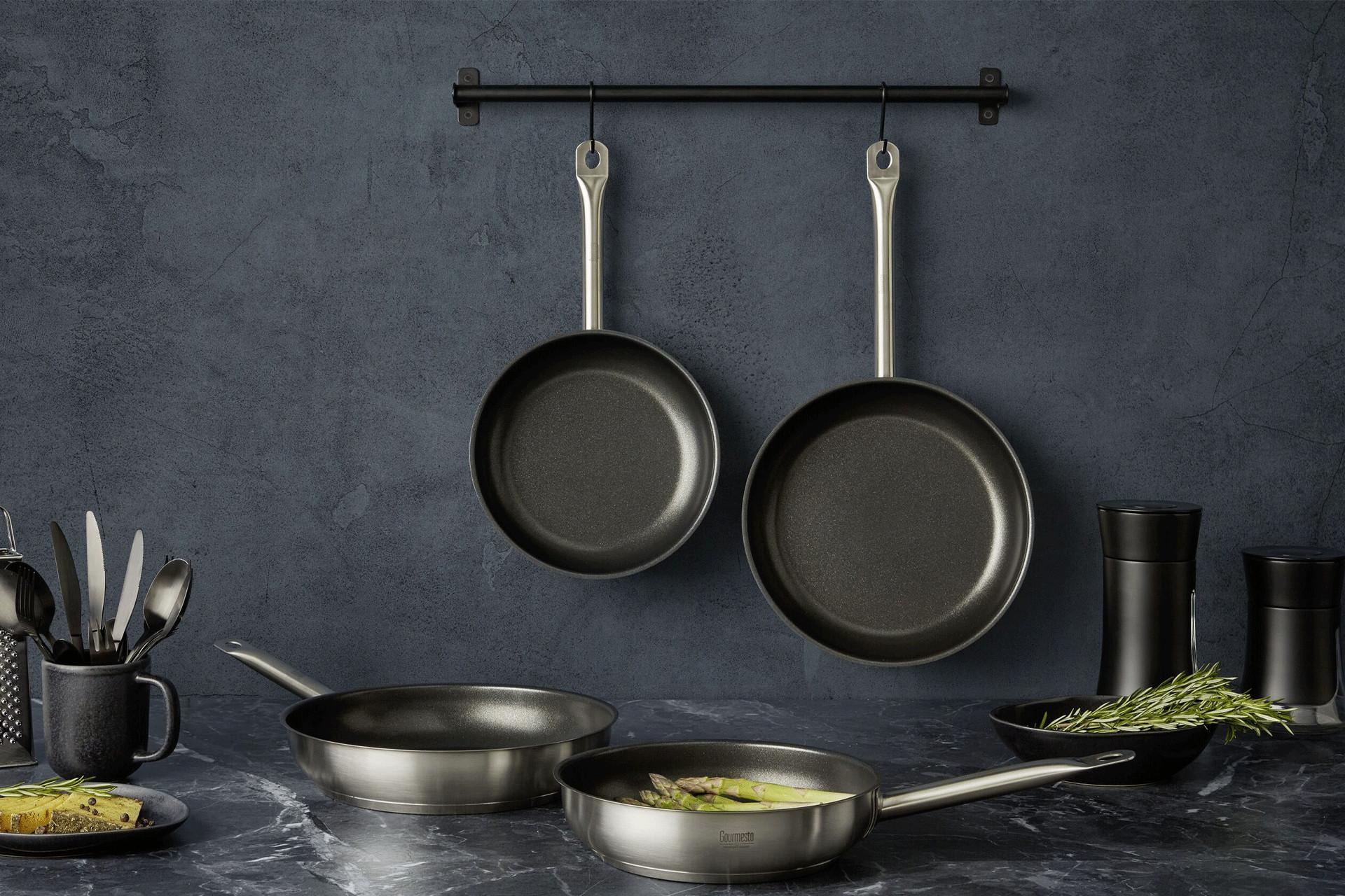 Pfannenset Edelstahl Keramikbeschichtung schwarz hitzebestaendig guenstig bei moemax