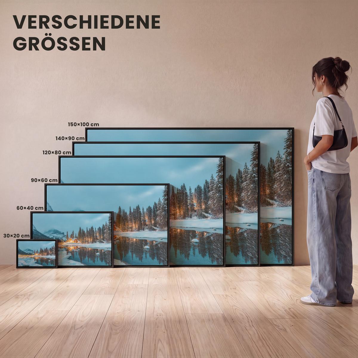 LEINWAND Bilder mit Rahmen - Winterlandschaft - Natur - Haus - Berge - Schnee - 140x90 - Hellblau, Textil (140/90cm) - MuchoWow