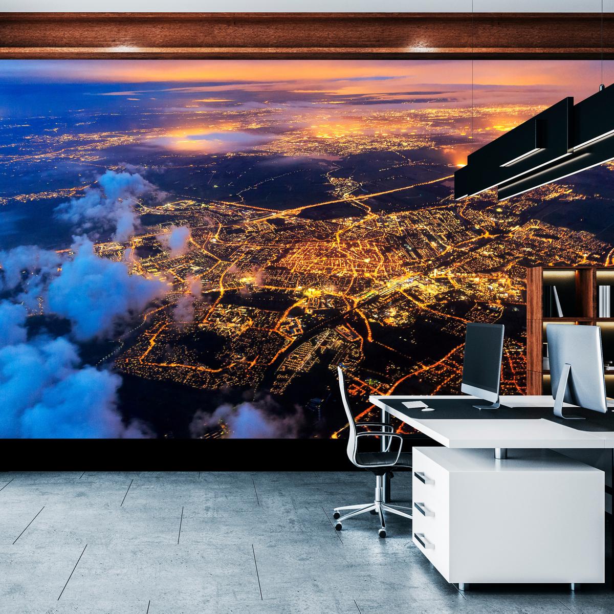 FOTOTAPETE für Wohnzimmer Vogelperspektive Beleuchtete Stadt Skyline 450x315 - Gelb/Orange, Papier (450/315cm) - Muralo