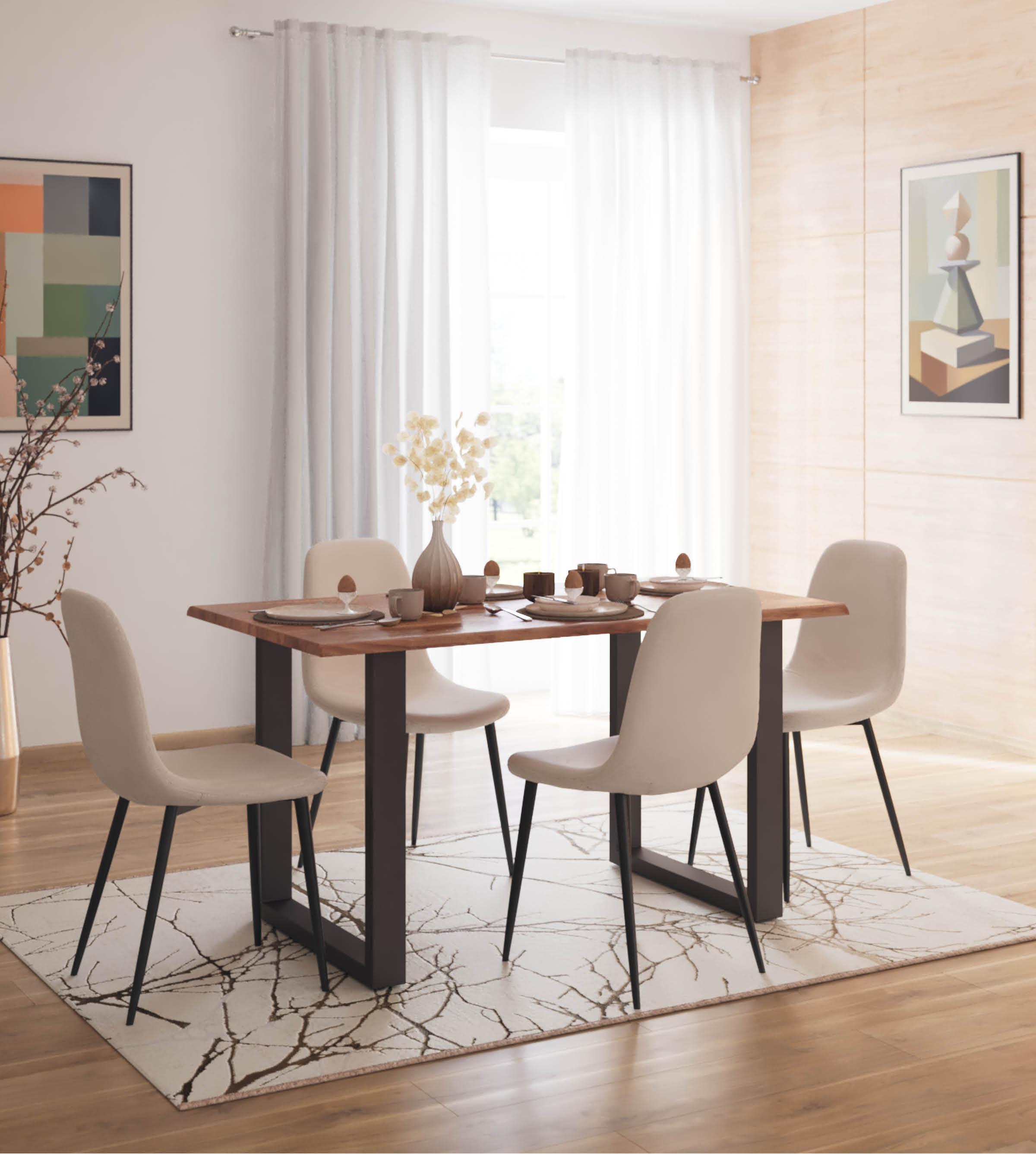 Brauner Esstisch mit schwarzen Füßen, rundherum helle Stühle