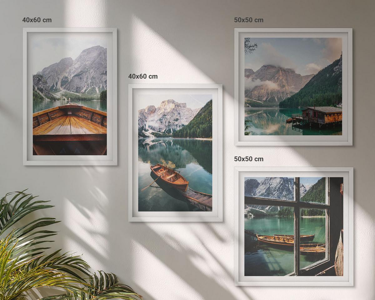 BILDER SET 4er Set - 50x50 cm & 40x60 cm Weißer Rahmen - See, Berge, Boote, Hütte, Fenster - Weiß, Kunststoff (50/50cm) - TULUP