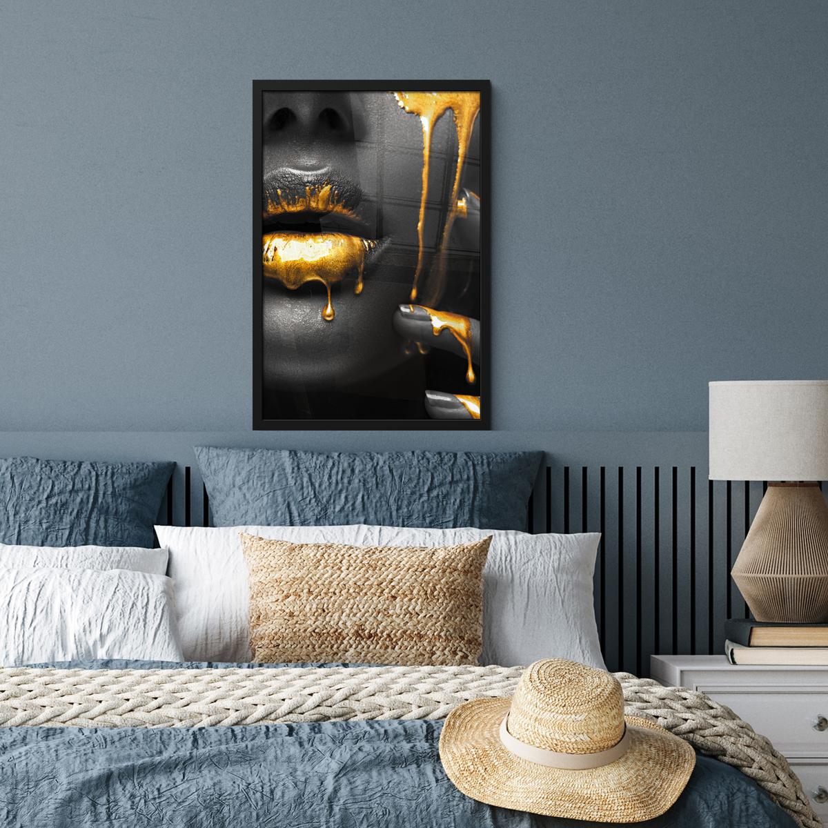 POSTER MIT RAHMENGERAHMTES BILD Frau - Schwarz - Gold - Gesicht - Lippen Bilder mit Rahmen 40x60 cm - Goldfarben, Papier (40/60cm) - MuchoWow