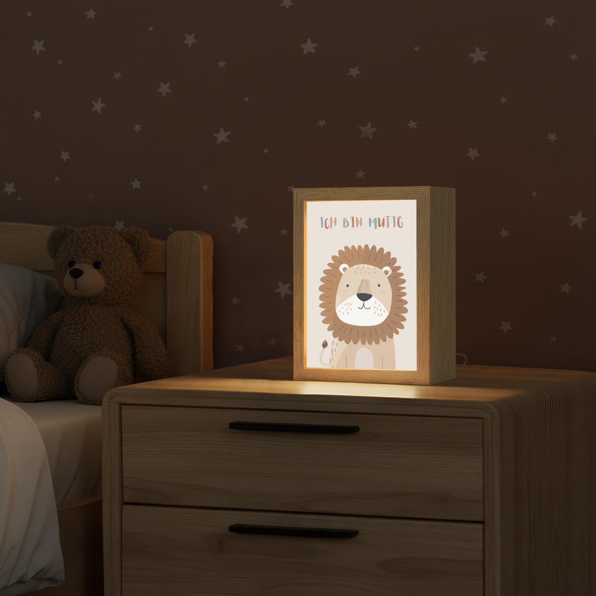 NACHTTISCHLAMPE Löwe - Beige - Tier - Mutig - Zitat 15x20 cm - Beige, Holzwerkstoff (8/15/20cm) - OnlyWow
