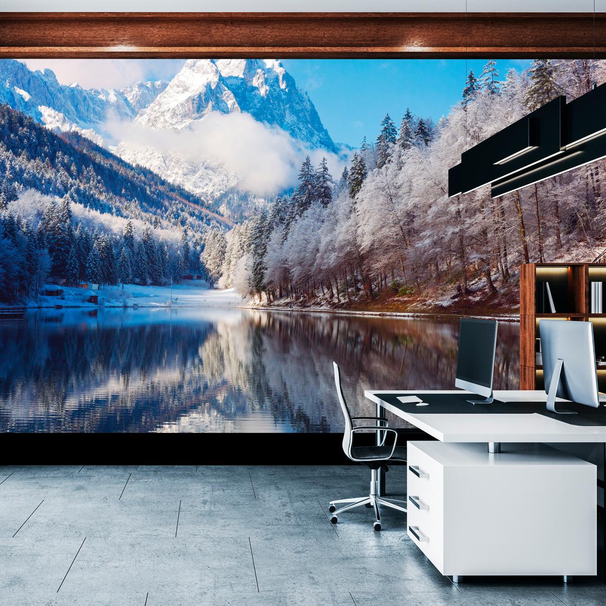 FOTOTAPETE für Wohnzimmer Winterberglandschaft See Nadelwald Schnee 150x105 - Blau/Braun, Papier (150/105cm) - Muralo