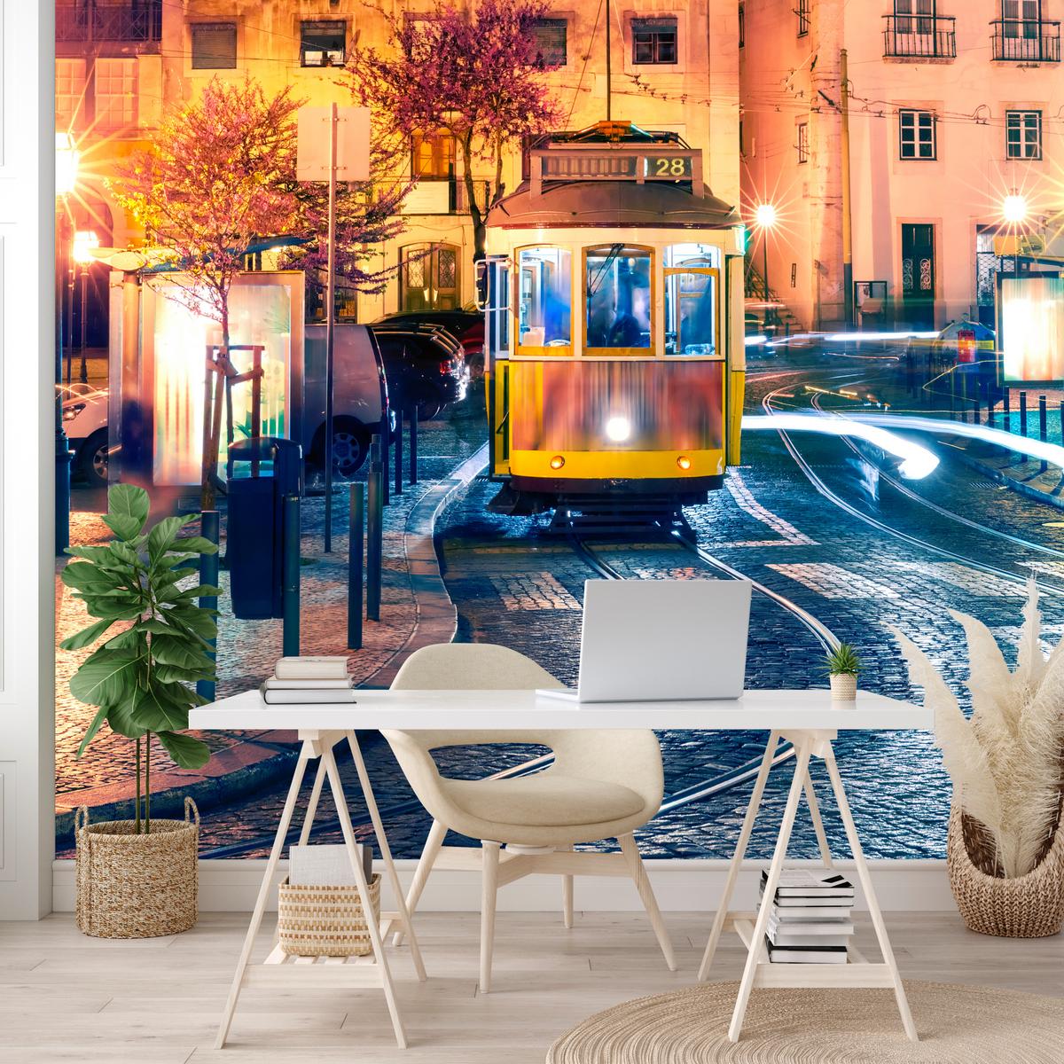 FOTOTAPETE für Wohnzimmer Lissabon Straßenbahn Nacht Altstadt 100x70 - Gelb/Beige, Papier (100/70cm) - Muralo