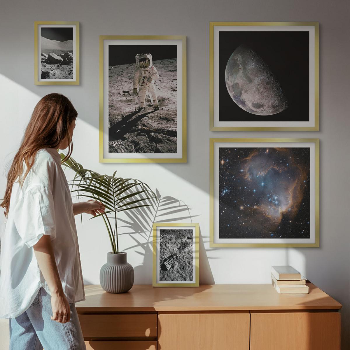 BILDER SET 5er Set - 50x50 cm & 20x30 cm & 40x60 cm Goldrahmen - Astronautenfoto vom Mond - Goldfarben, Kunststoff (40/60cm) - TULUP