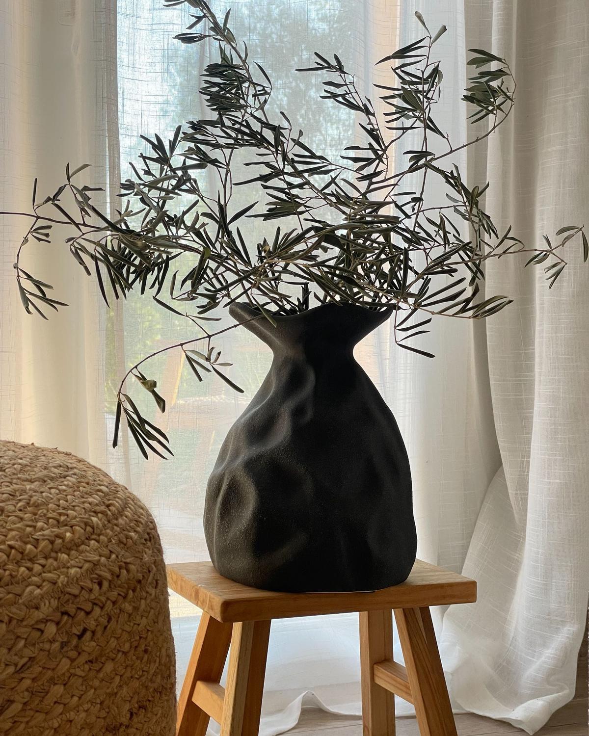 BLUMENVASE Steinzeug schwarz Coontail - Schwarz, Stein (31cm) - Beliani