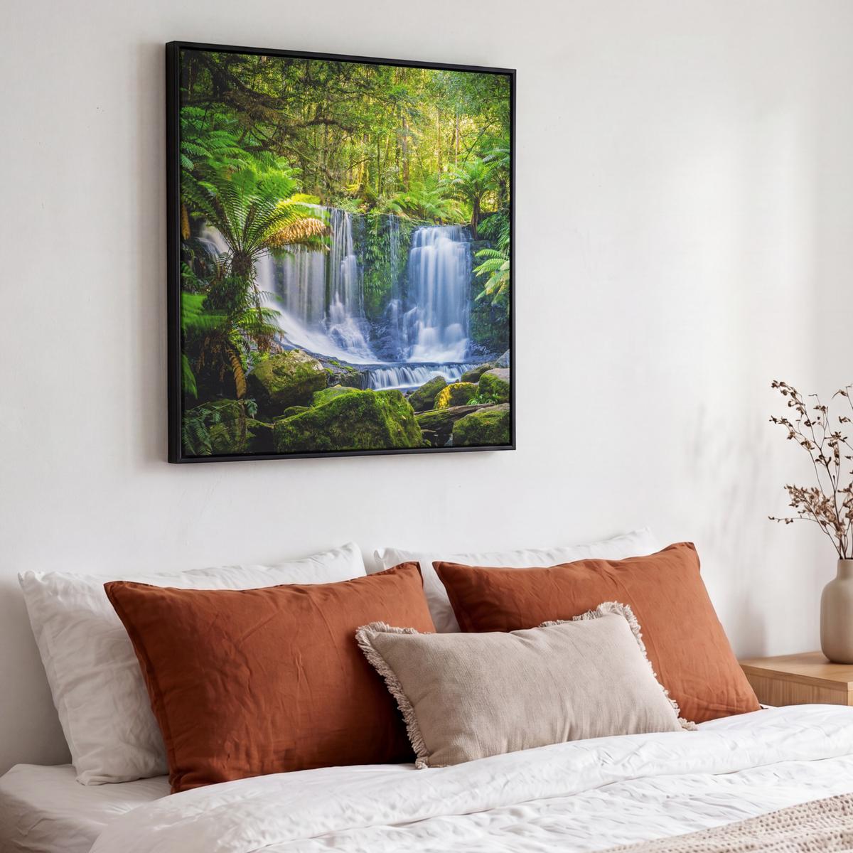 LEINWAND Bilder mit Rahmen - Dschungel - Wasserfall - Australien - Pflanzen - Natur - 50x50 - Dunkelgrün, Textil (50/50cm) - MuchoWow