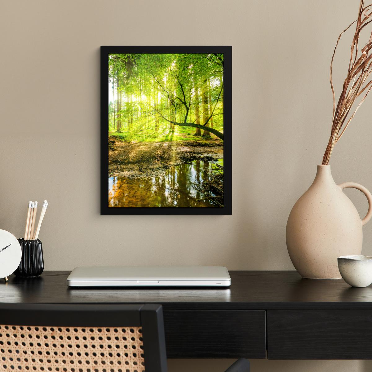 POSTER MIT RAHMENGERAHMTES BILD Wald - Landschaft - Wasser - Bäume - Sonne - Grün - Natur Bilderrahmen 30x40 cm - Grün, Papier (30/40cm) - MuchoWow