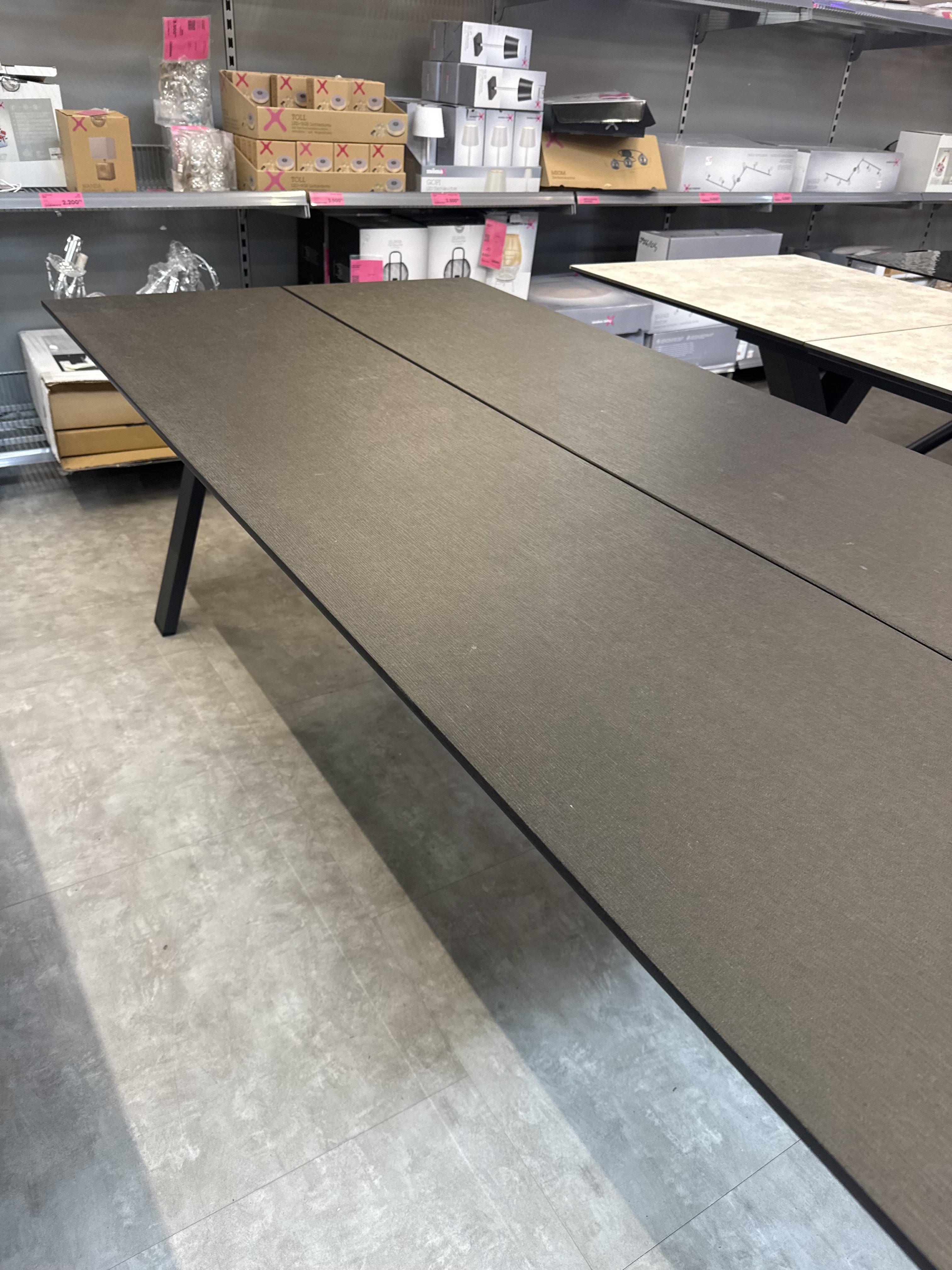 CSEPEL OUTLET KERTI ASZTAL BERGEN