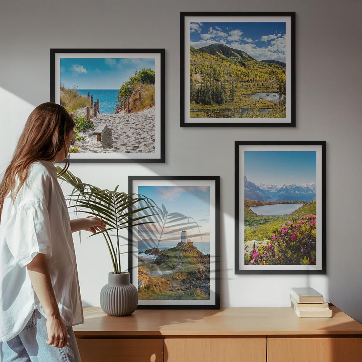 BILDER SET 4er Set - 50x50 cm & 40x60 cm Schwarzer Rahmen - Strand, Leuchtturm, Berge, Wiesen, Blumen - Schwarz, Kunststoff (50/50cm) - TULUP
