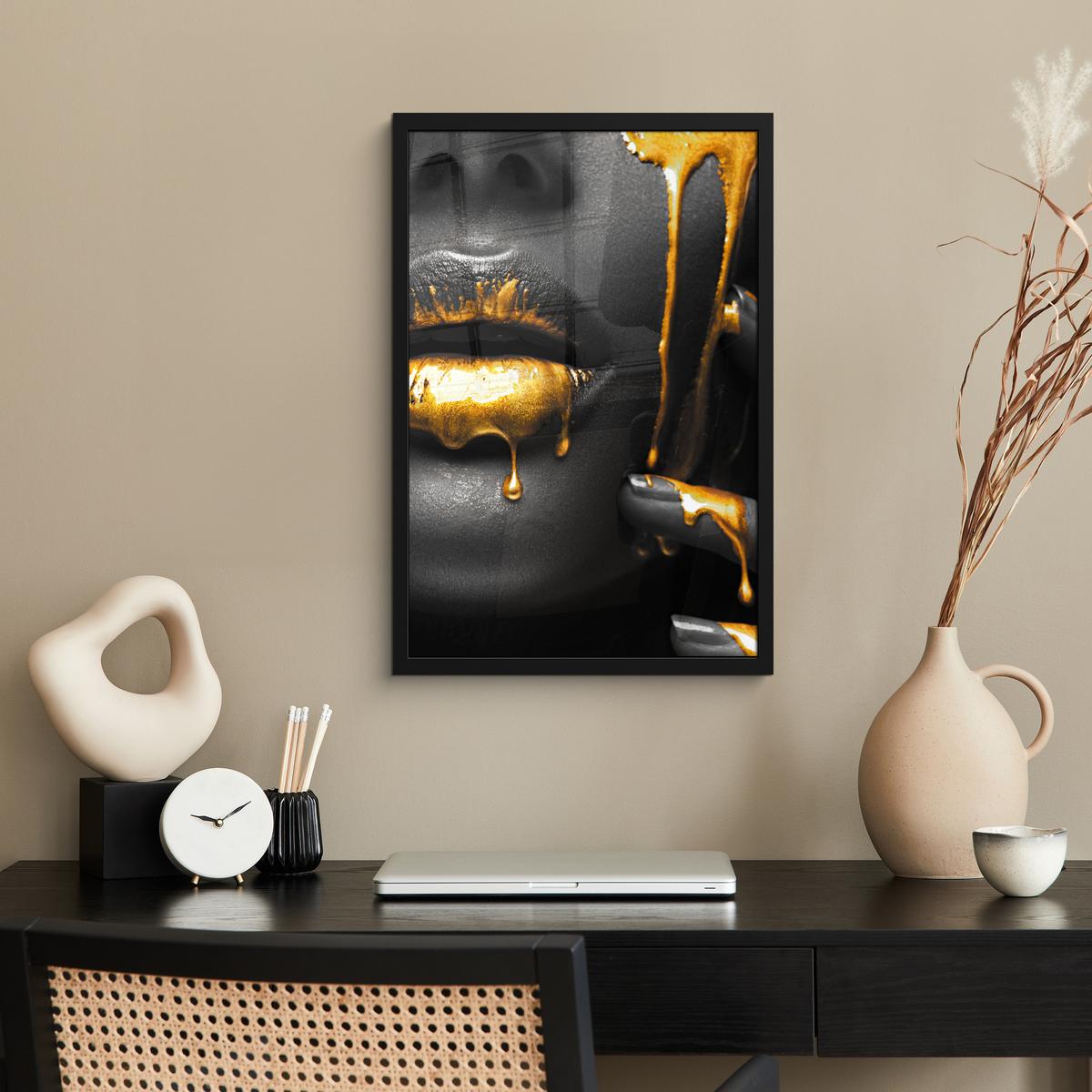 POSTER MIT RAHMENGERAHMTES BILD Frau - Schwarz - Gold - Gesicht - Lippen Bilder mit Rahmen 40x60 cm - Goldfarben, Papier (40/60cm) - MuchoWow