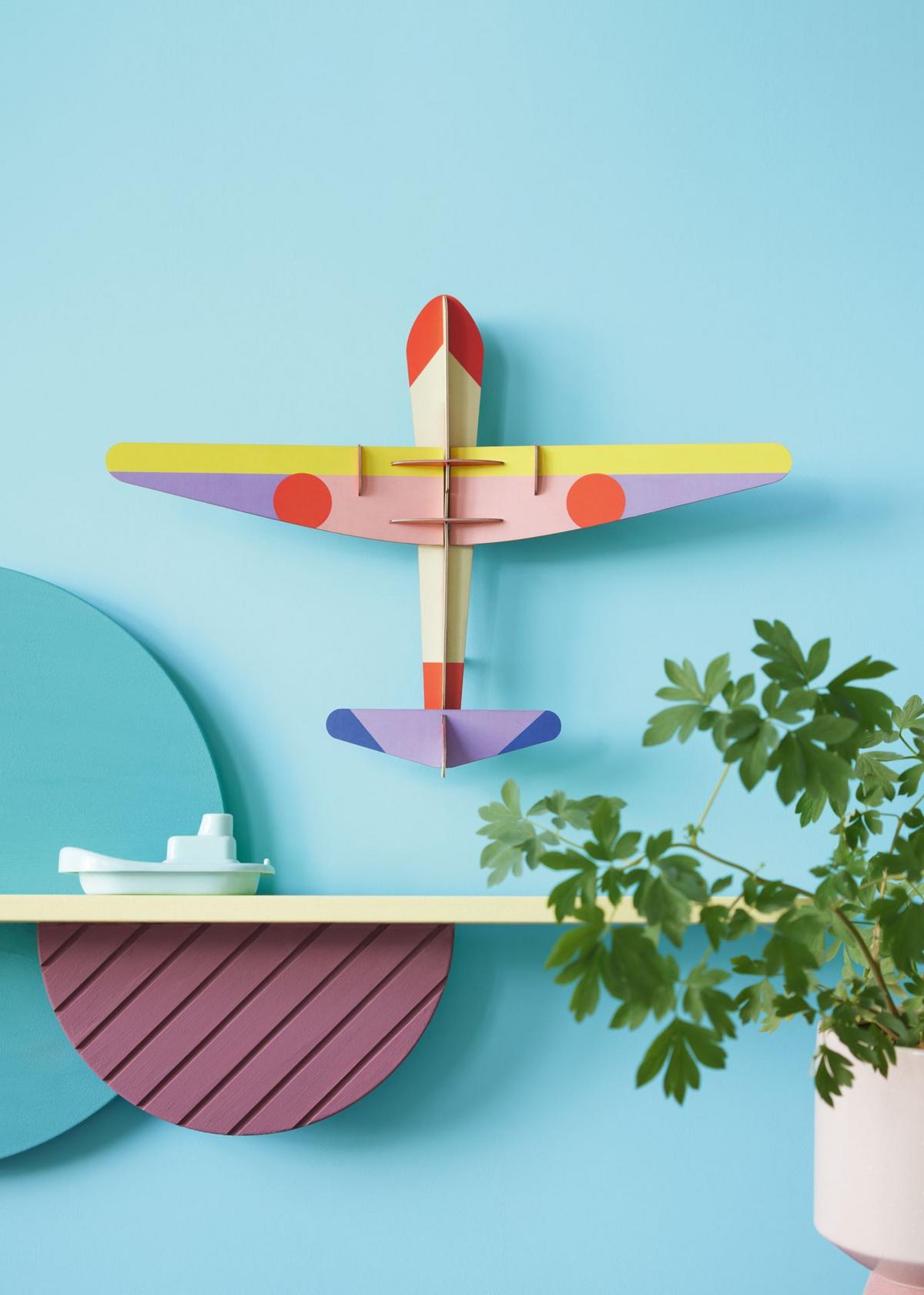 WANDDEKO Mutiges Flugzeug 9.5/36.5 cm - Multicolor, Wellpappe (9.5/36.5/50cm) - Studio Roof