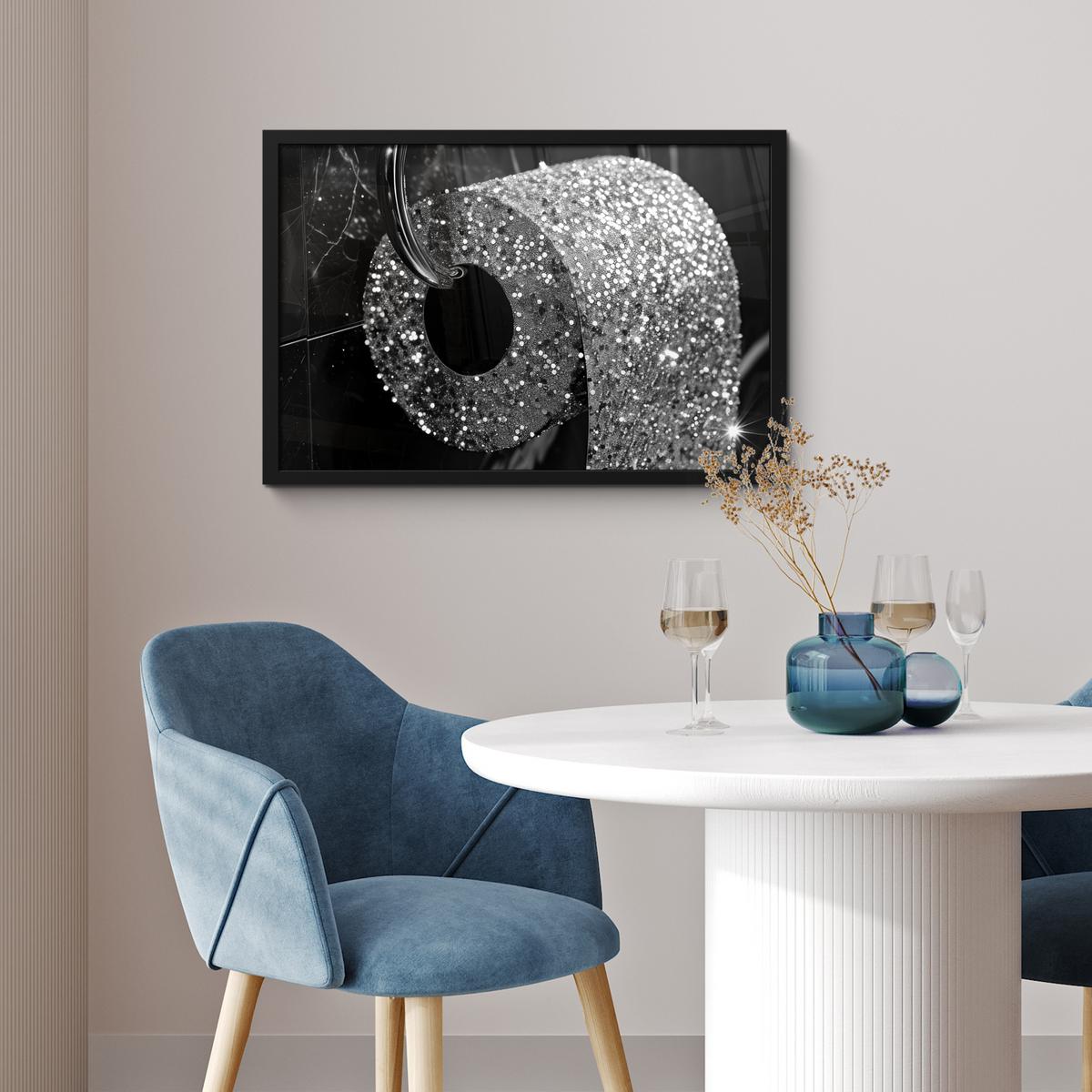 POSTER MIT RAHMENGERAHMTES BILD WC - Toilettenpapier - Schwarz und weiß - Glitter 60x40 cm - Silberfarben, Papier (60/40cm) - MuchoWow