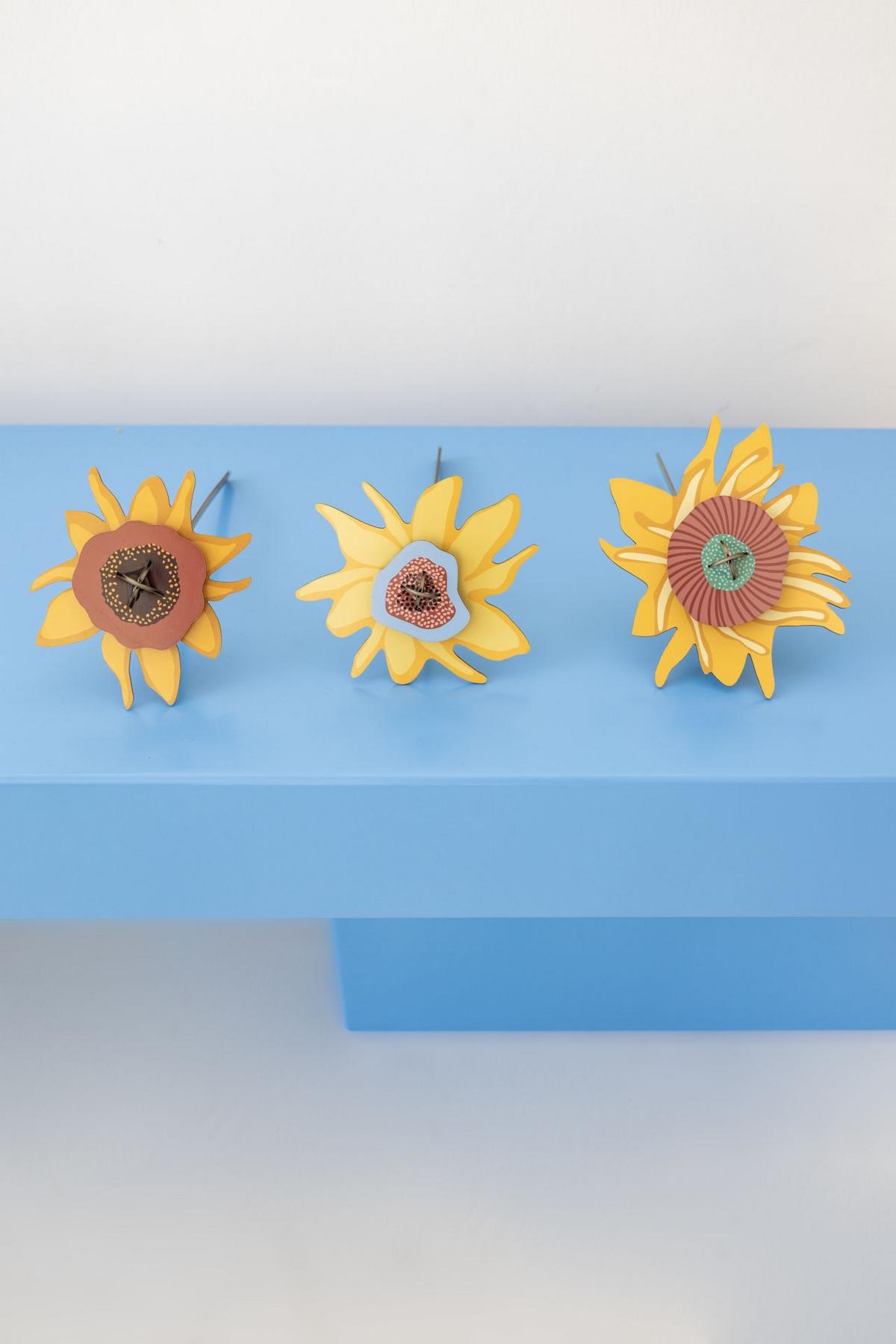DEKOFIGUR Sonnenblumen-Trio 4/27 cm - Multicolor, Wellpappe (4/27/10cm) - Studio Roof