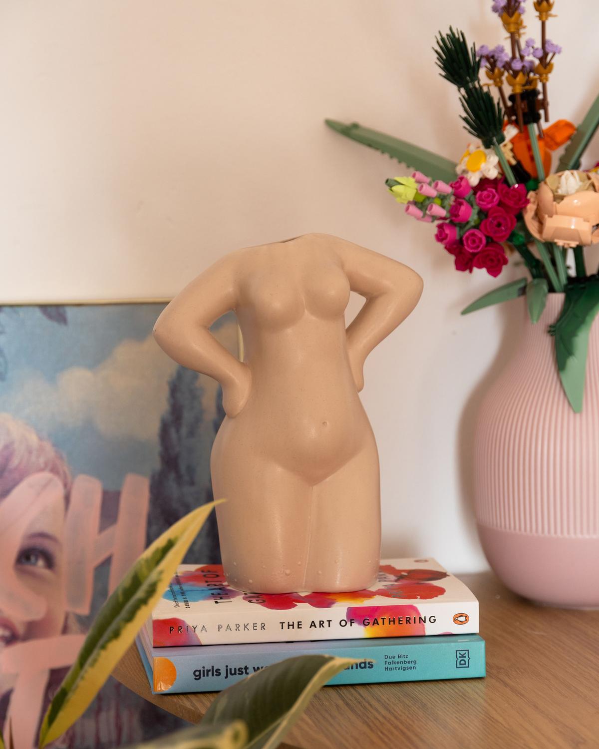 BLUMENVASE Porzellan beige Kilkis - Beige, Keramik (24cm) - Beliani