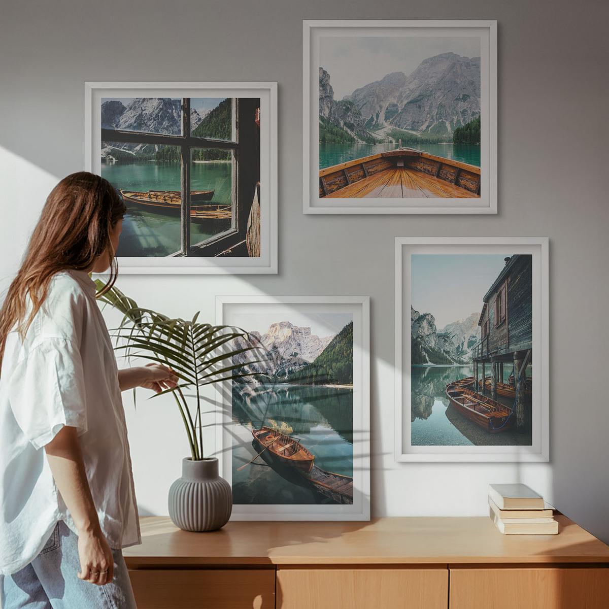BILDER SET 4er Set - 50x50 cm & 40x60 cm Weißer Rahmen - Haus am Bergsee Łódź - Weiß, Kunststoff (50/50cm) - TULUP