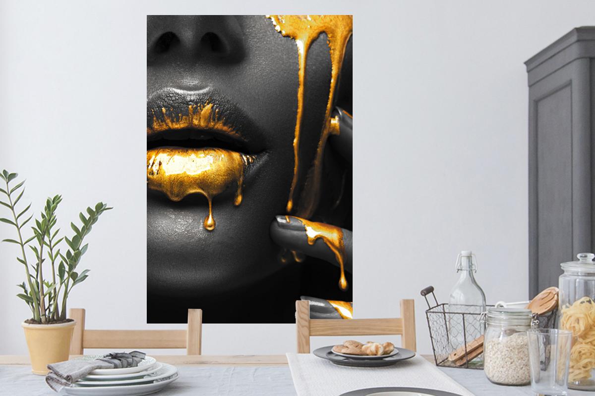WANDTATTOO Frau - Schwarz - Gold - Gesicht - Lippen Wandaufkleber 80x120 cm - Goldfarben, Kunststoff (80/120/0.1cm) - MuchoWow