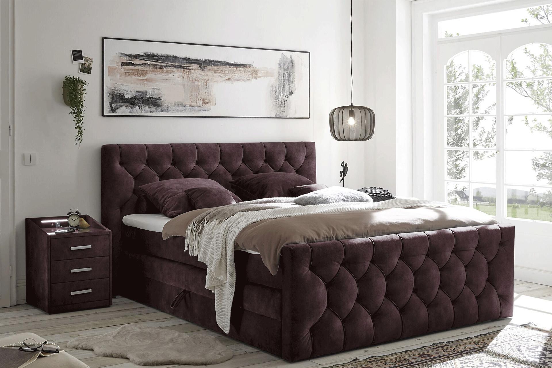Komfortables Boxspringbett in der Farbe Aubergine