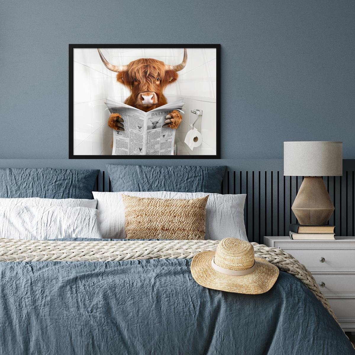 POSTER MIT RAHMENGERAHMTES BILD Schottischer Highlander - Tier - Zeitung - Toilette 80x60 cm - Kastanienfarben, Papier (80/60cm) - MuchoWow