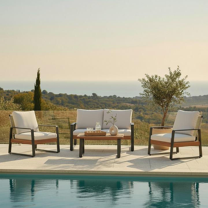 Mehrteilige Loungegarnitur mit Beistelltisch aus Holz, Pool im Vordergrund