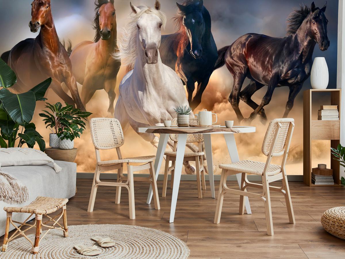 FOTOTAPETE für Schlafzimmer Galoppierende Pferde Wüste Herde 300x210 - Beige/Orange, Papier (300/210cm) - Muralo
