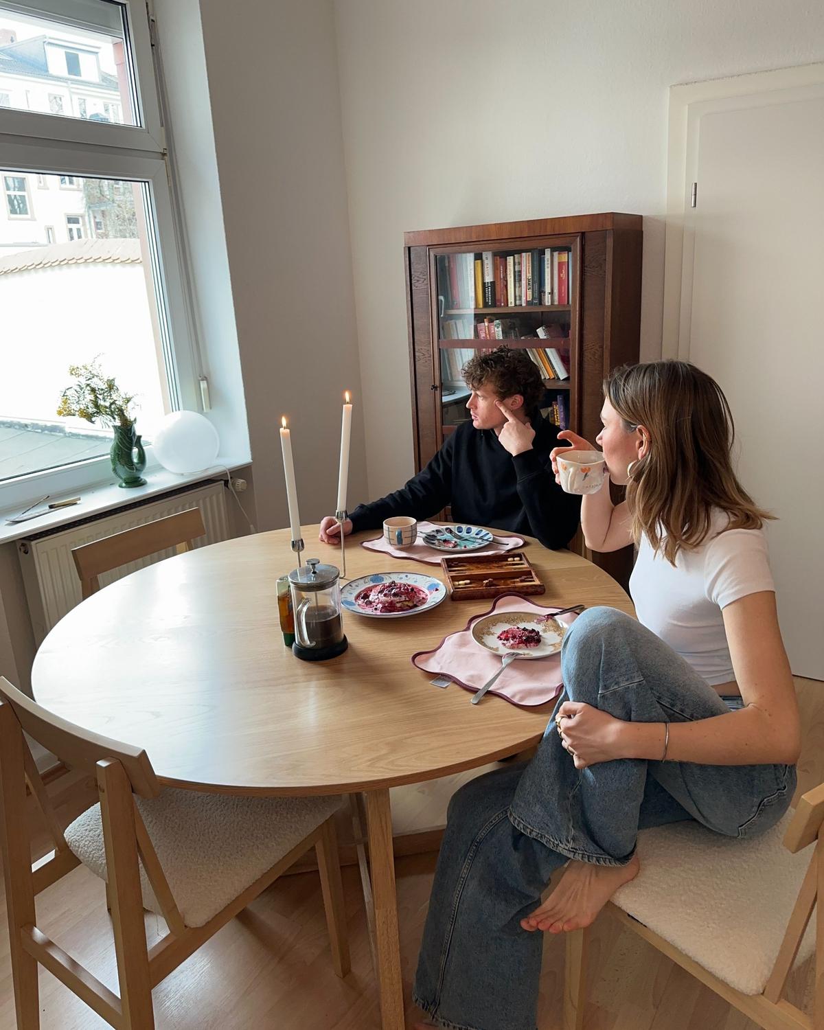 ESSTISCH Helle Eiche 140/140 cm Waipori - Braun, Holzwerkstoff (140/140/75cm) - Beliani