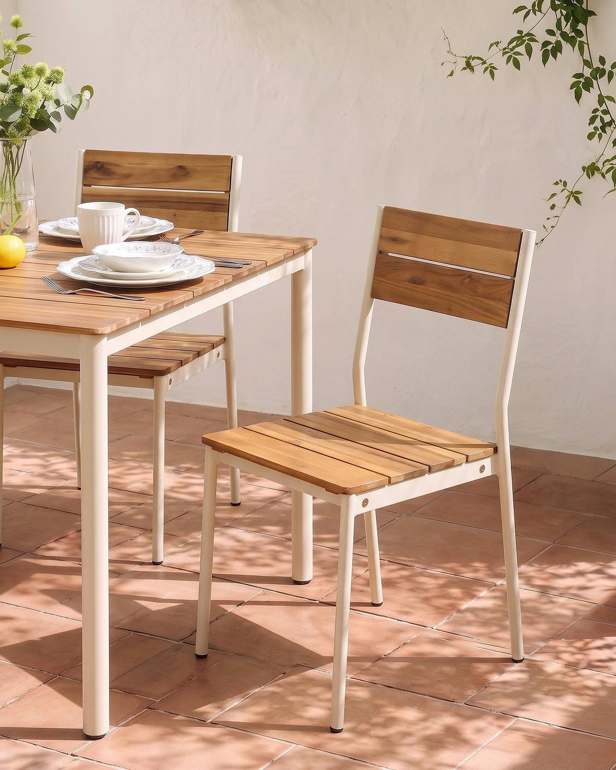 GARTENSTUHL 2er Set Akazienholz Braun Giovinazzo - Creme, Holz (47/90/53cm) - Beliani
