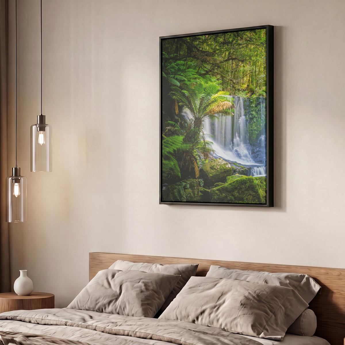 LEINWAND Bilder mit Rahmen - Dschungel - Wasserfall - Australien - Pflanzen - Natur - 50x70 - Dunkelgrün, Textil (50/70cm) - MuchoWow