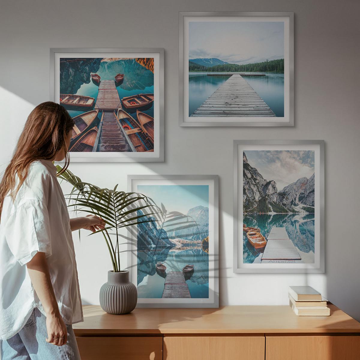 BILDER SET 4er Set - 50x50 cm & 40x60 cm Silberner Rahmen - Holzstege am See, Boote - Silberfarben, Kunststoff (50/50cm) - TULUP