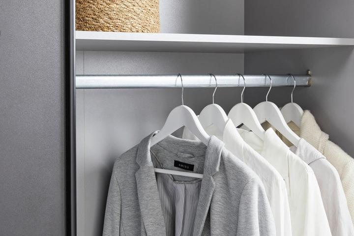 Schwebetürenschrank 2 Kleiderstangen 3 Einlegeböden nicht verstellbar
