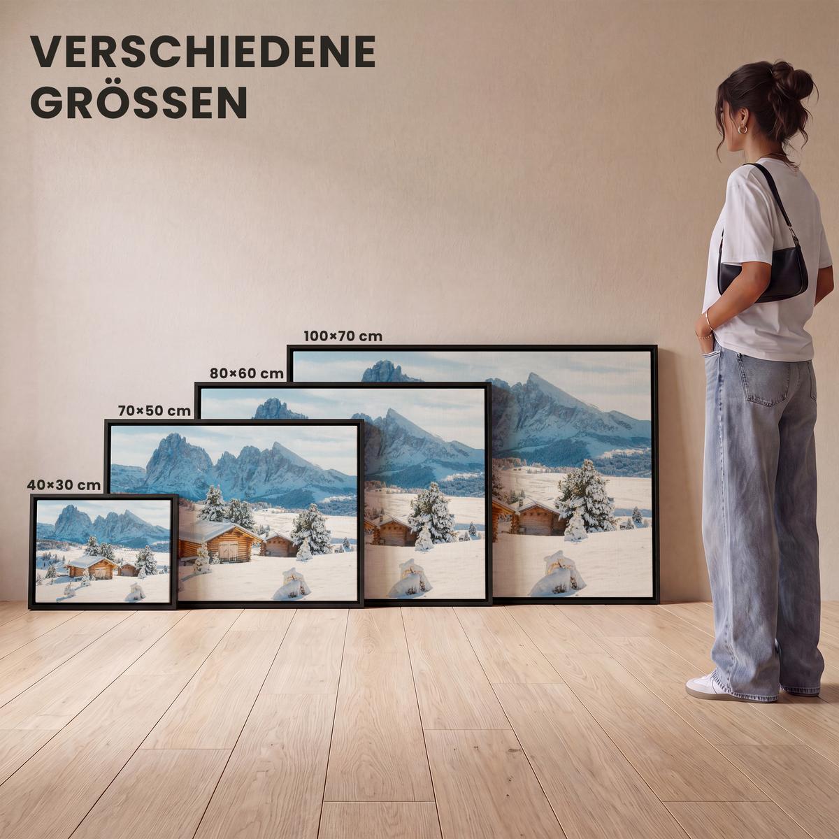 LEINWAND Bilder mit Rahmen - Winter - Hütte - Berge - Aussicht - Schnee - 70x50 - Eichefarben, Textil (70/50cm) - MuchoWow