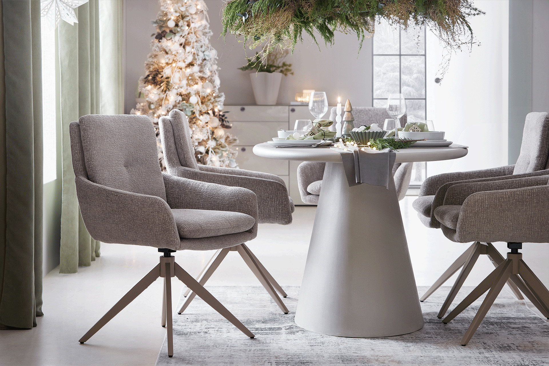 Frosty Winter Speisezimmer – Festliche Eleganz in Eisblau & Silber