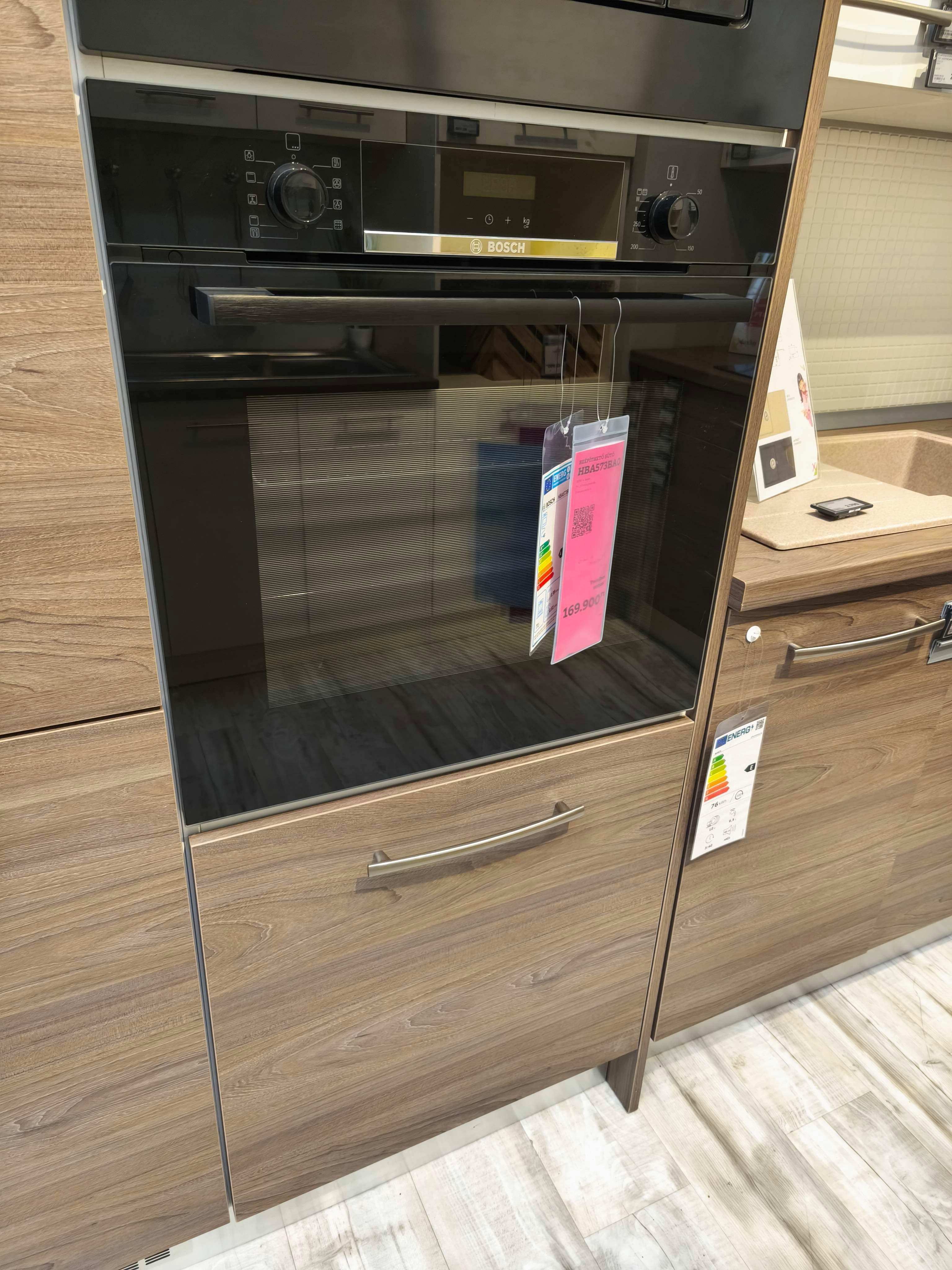 BEÉPÍTHETŐ SÜTŐ HBA573BA0