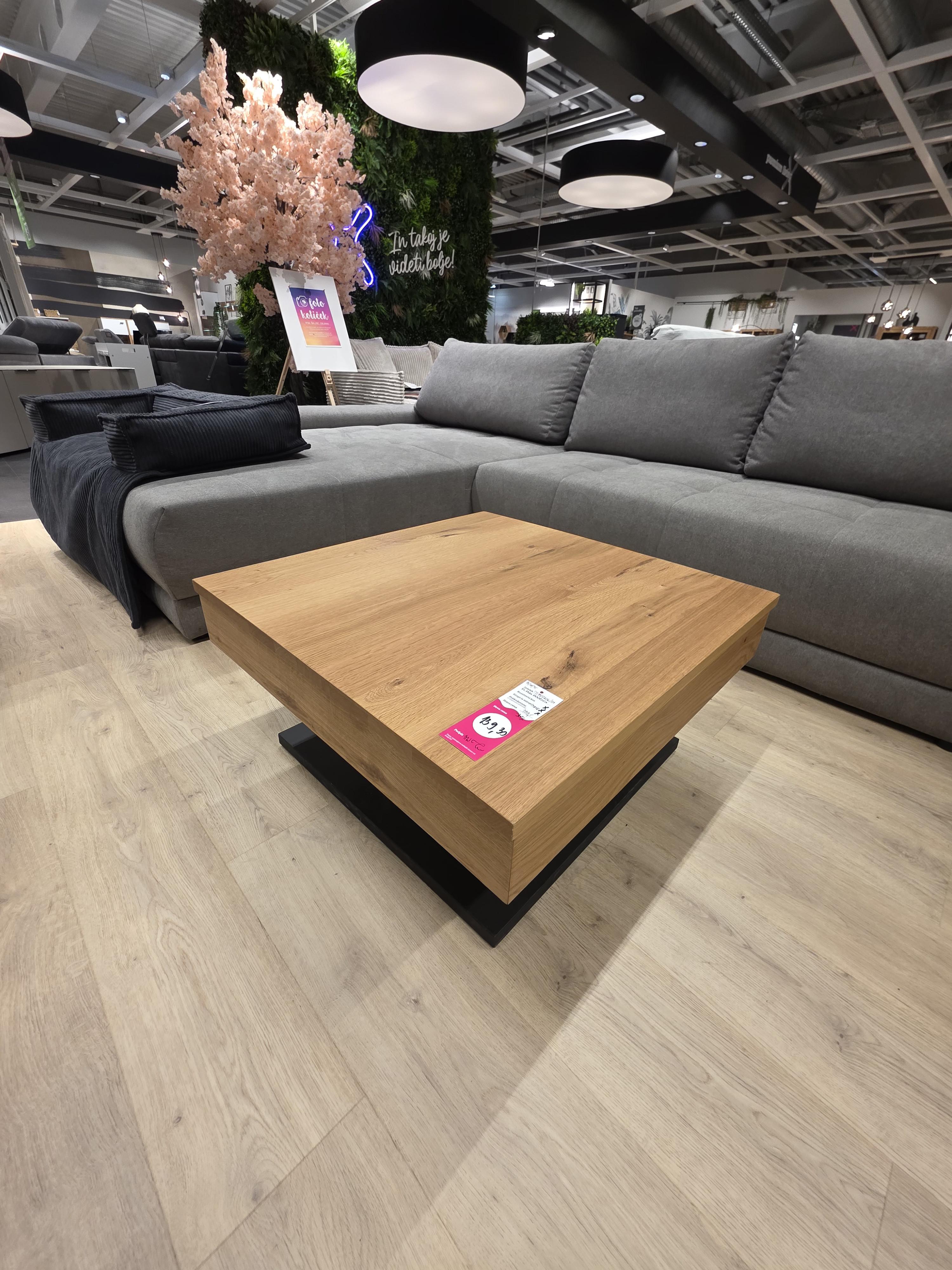 KLUBSKA MIZA MONROVIA