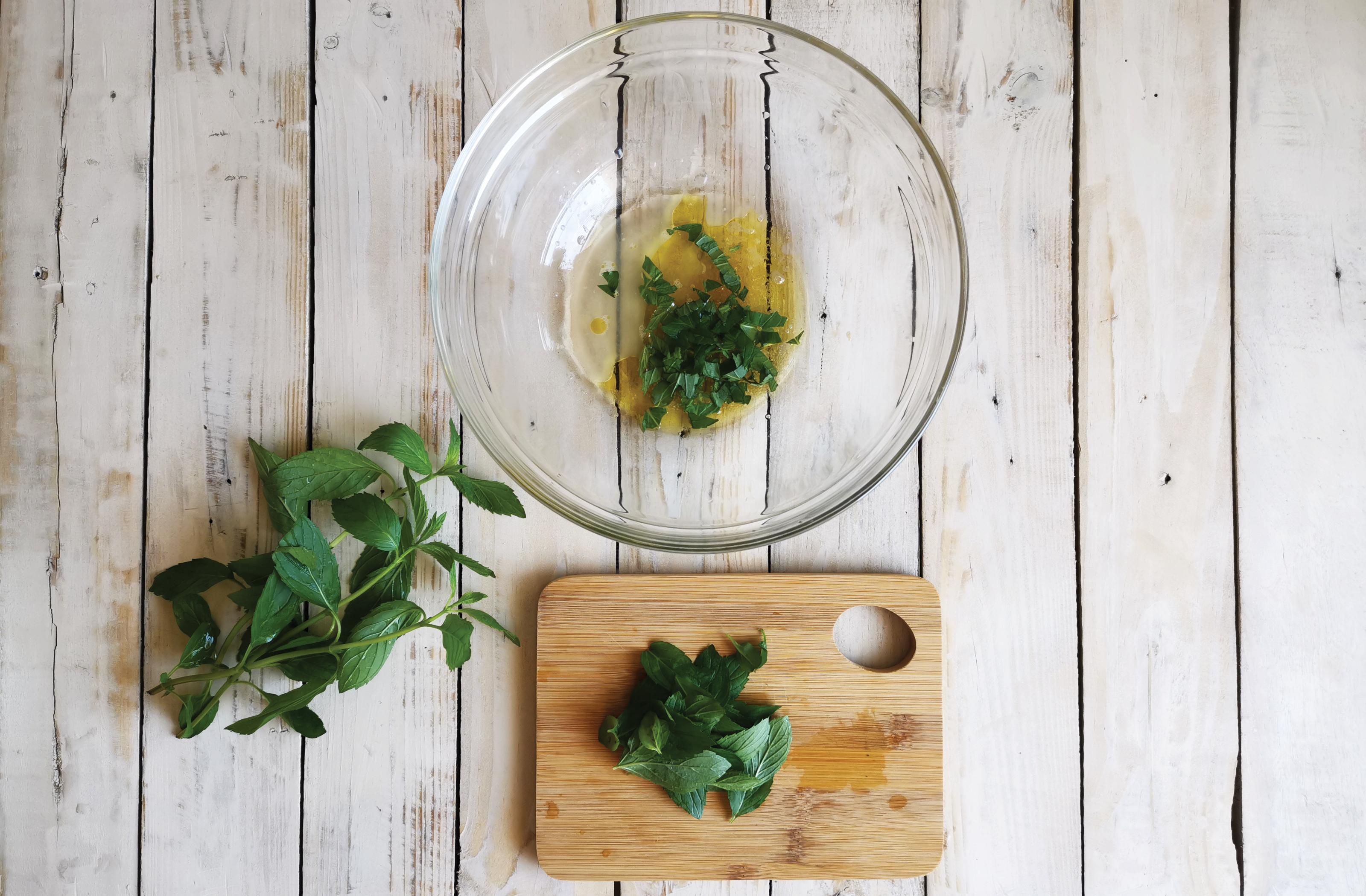 Przygotowujemy dressing do sałatki