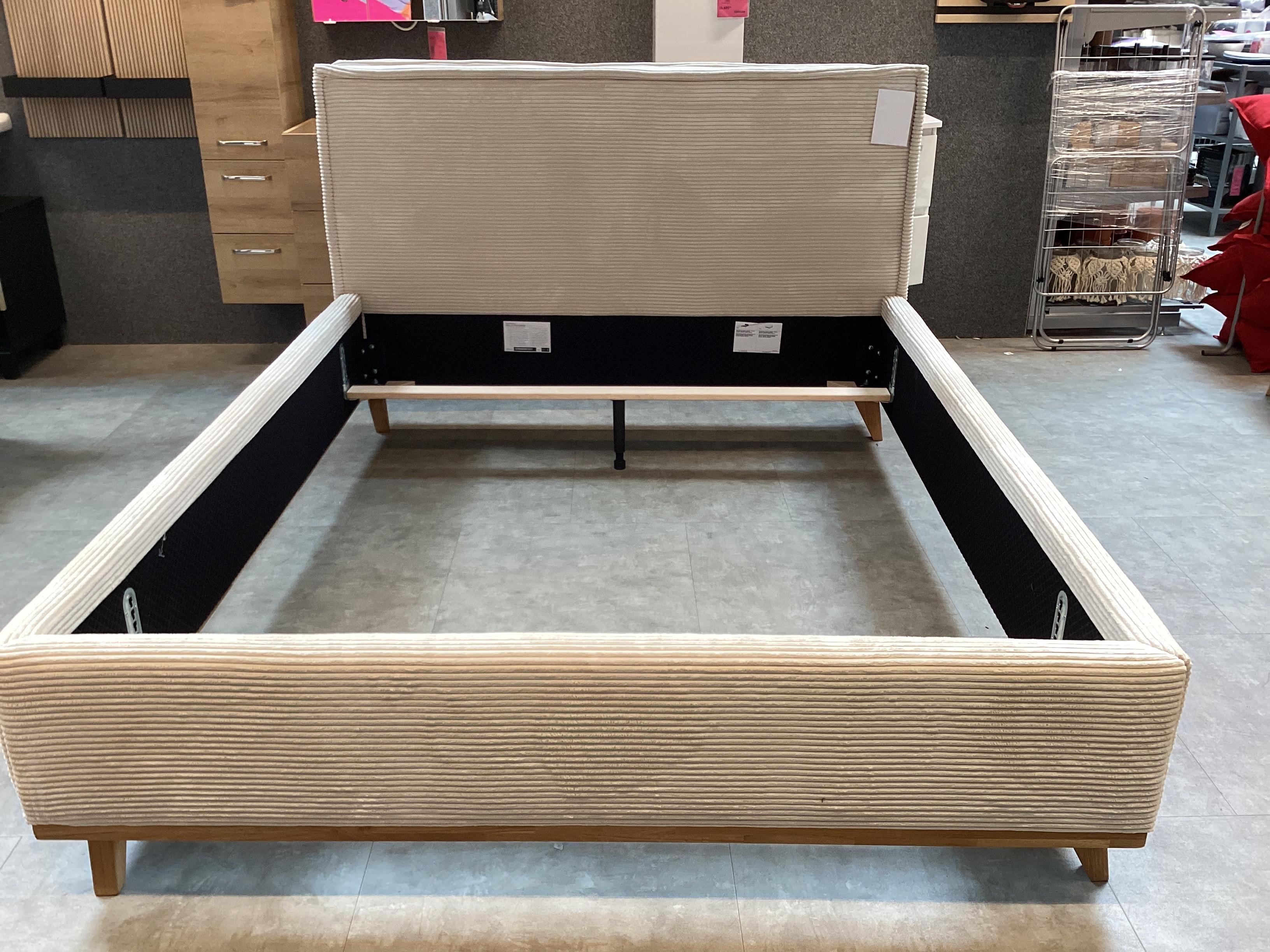 CSEPEL OUTLET KÁRPÍTOZOTT ÁGY EMILY