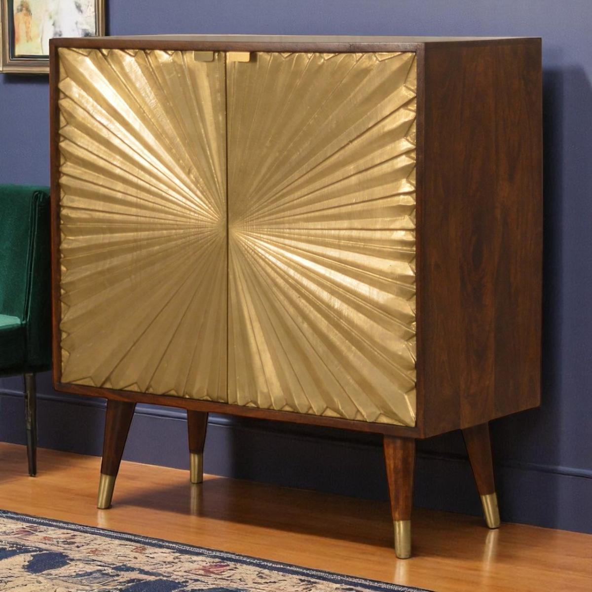 GOLDENER SCHRANK in einem reichen Kastanienholz-Finish, Nordische Beine, Gold und Braun - Messingfarben/Braun, Holz/Metall (75/80/35cm) - Artisan Furniture
