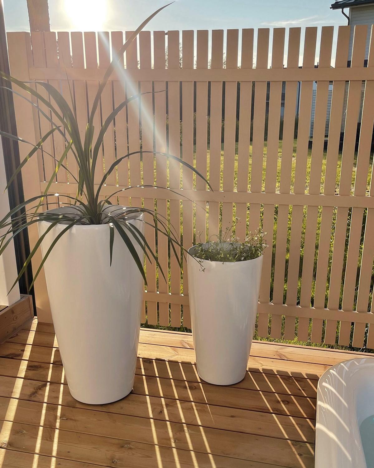 BLUMENTOPF weiß rund 40/40/75 cm Tseria - Weiß, Stein (75cm) - Beliani