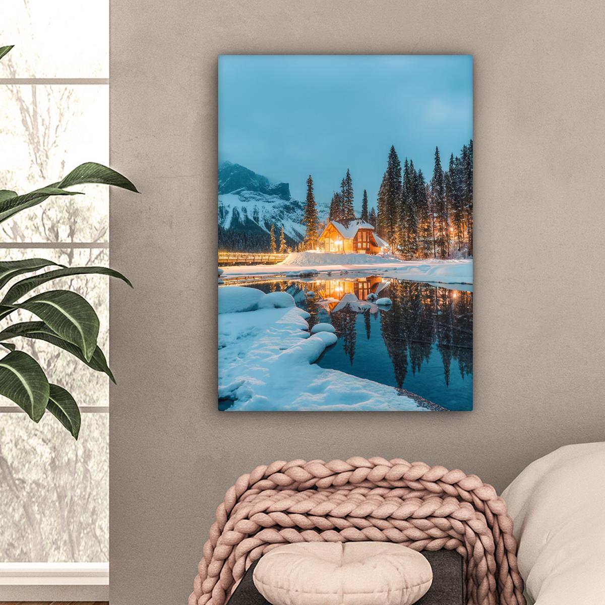 LEINWANDBILD Winterlandschaft - Natur - Haus - Berge - Schnee Wandbild Wohnzimmer 60x80 cm - Hellblau, Textil (60/80cm) - MuchoWow