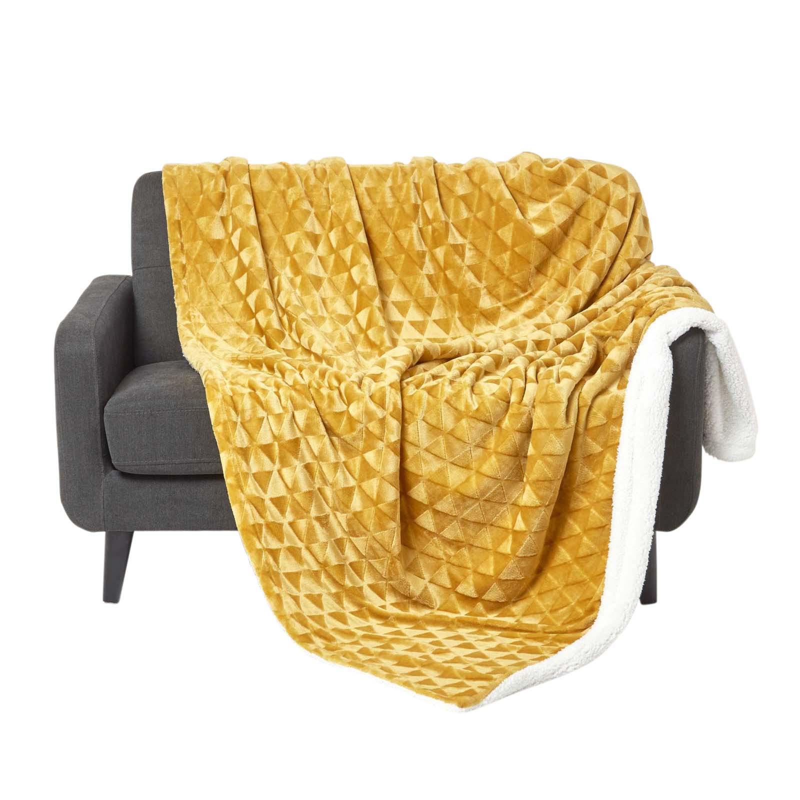 KUSCHELDECKE Sherpa 160/200 cm, Samtdecke mit Dreieckmuster - Dunkelgelb, Textil (160/200cm) - Homescapes
