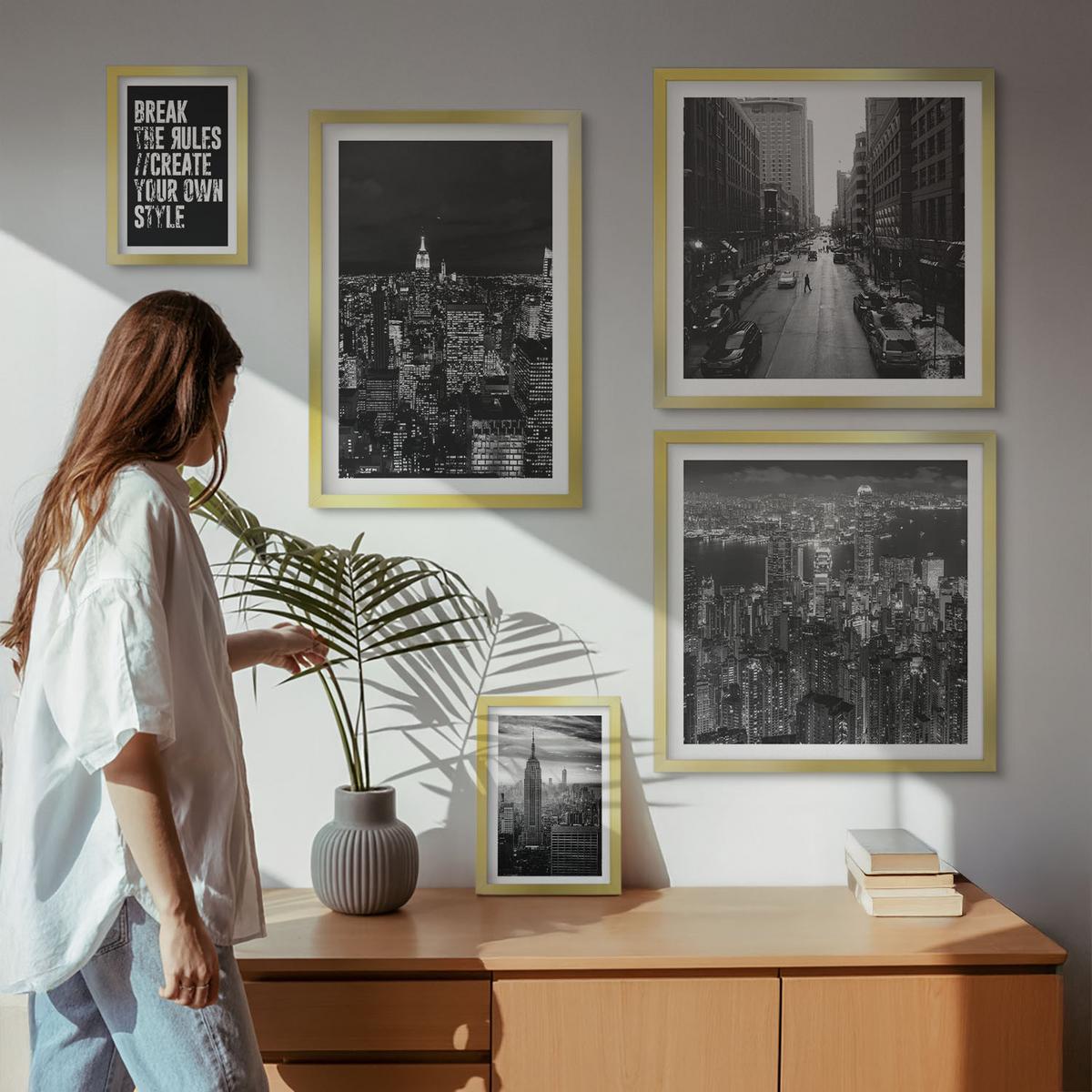 BILDER SET 5er Set - 50x50 cm & 20x30 cm & 40x60 cm Goldrahmen - Inspiration für Schwarz-Weiß-Darstellungen von Stadtstraßen - Goldfarben, Kunststoff (40/60cm) - TULUP