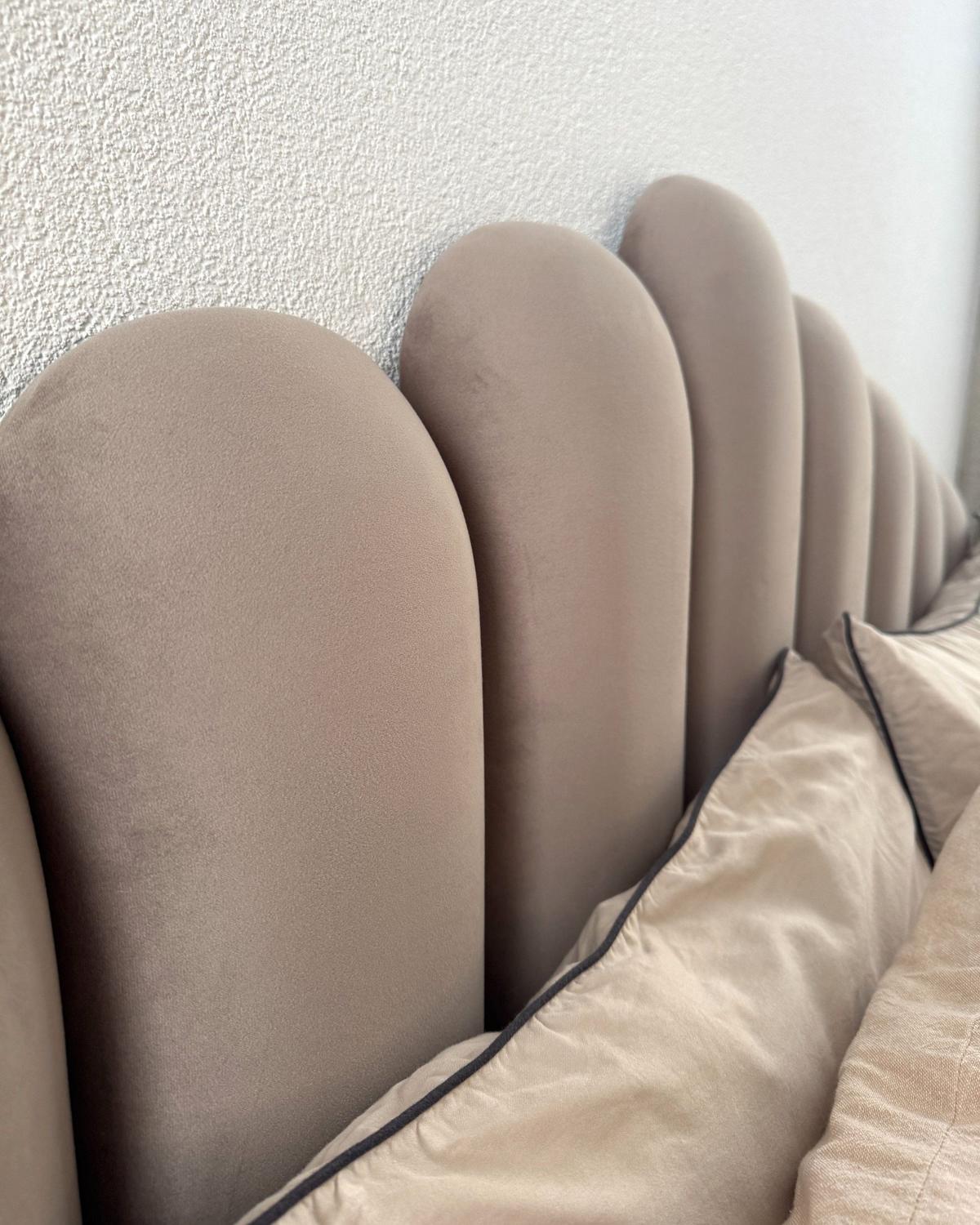 BETT mit Lattenrost 180/200 cm Taupe Vincennes - Taupe/Schwarz, Textil (180/200cm) - Beliani