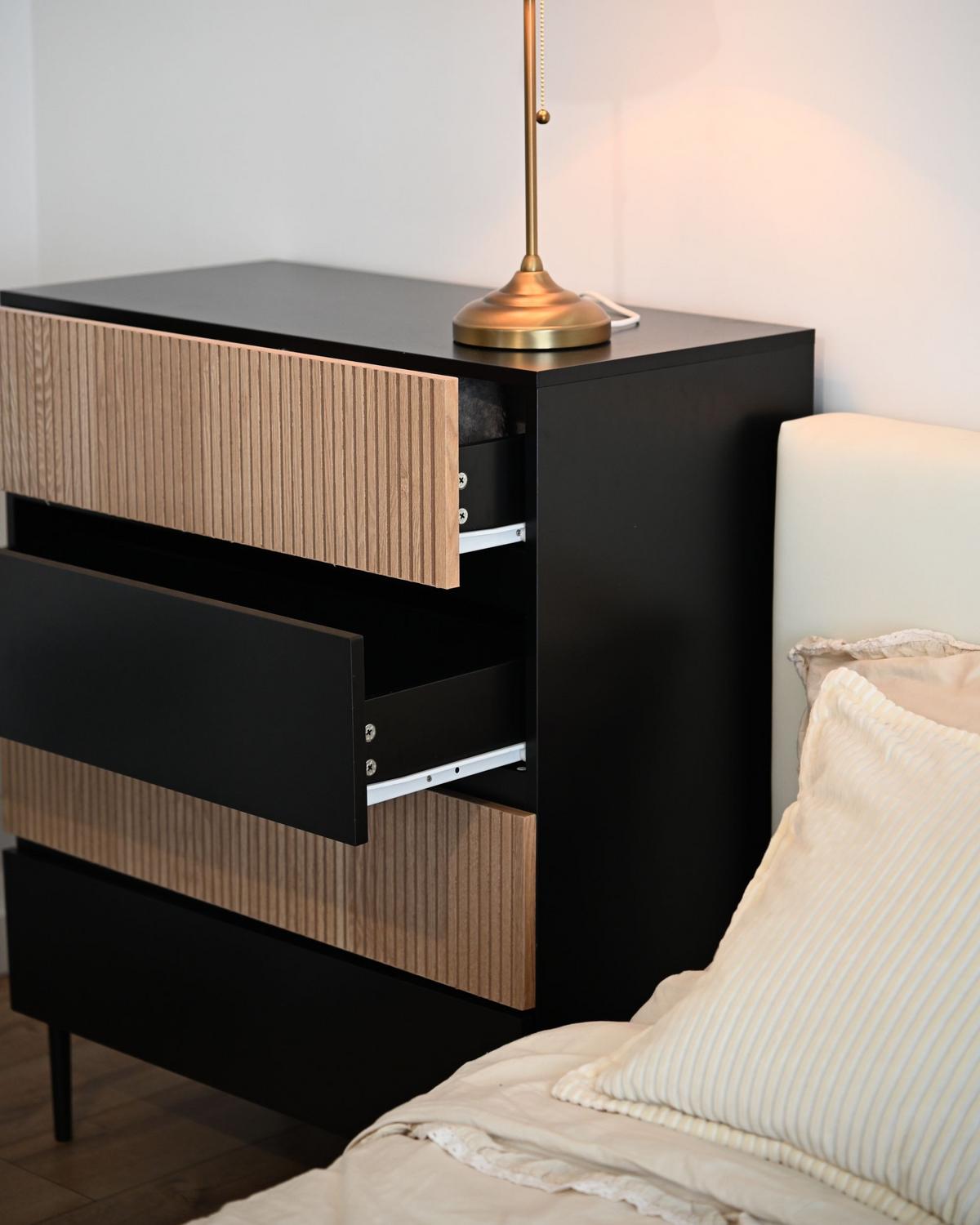 KOMMODE mit 4 Schubladen Naturfarbene Esche Schwarz Blythe - Schwarz/Braun, Holzwerkstoff/Metall (80/95/40cm) - Beliani