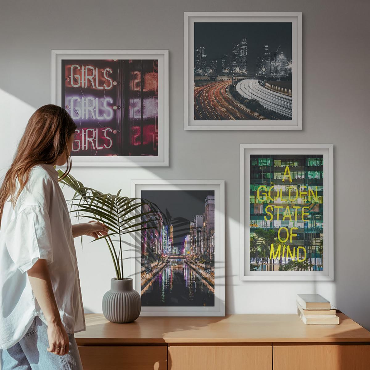 BILDER SET 4er Set - 50x50 cm & 40x60 cm Weißer Rahmen - Neonreklamen in der Stadt bei Nacht - Weiß, Kunststoff (50/50cm) - TULUP